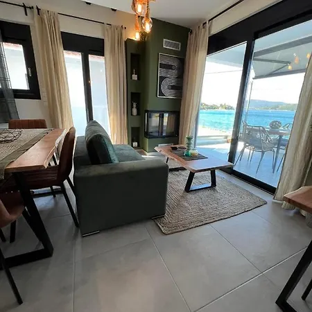Pasithea Sea Front * Λυγιά