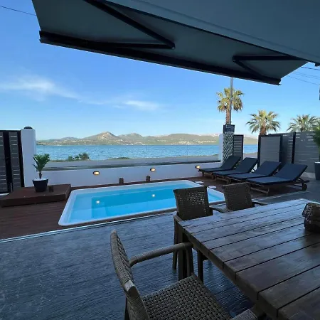 Διαμέρισμα Pasithea Sea Front *
